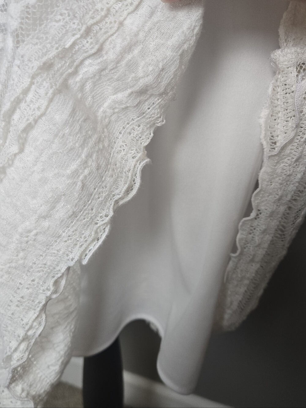 Women's White Eyelet V-Neck Dress Smocked Lace Beachy Resort Wedding Size 6 - Picture 9 of 10